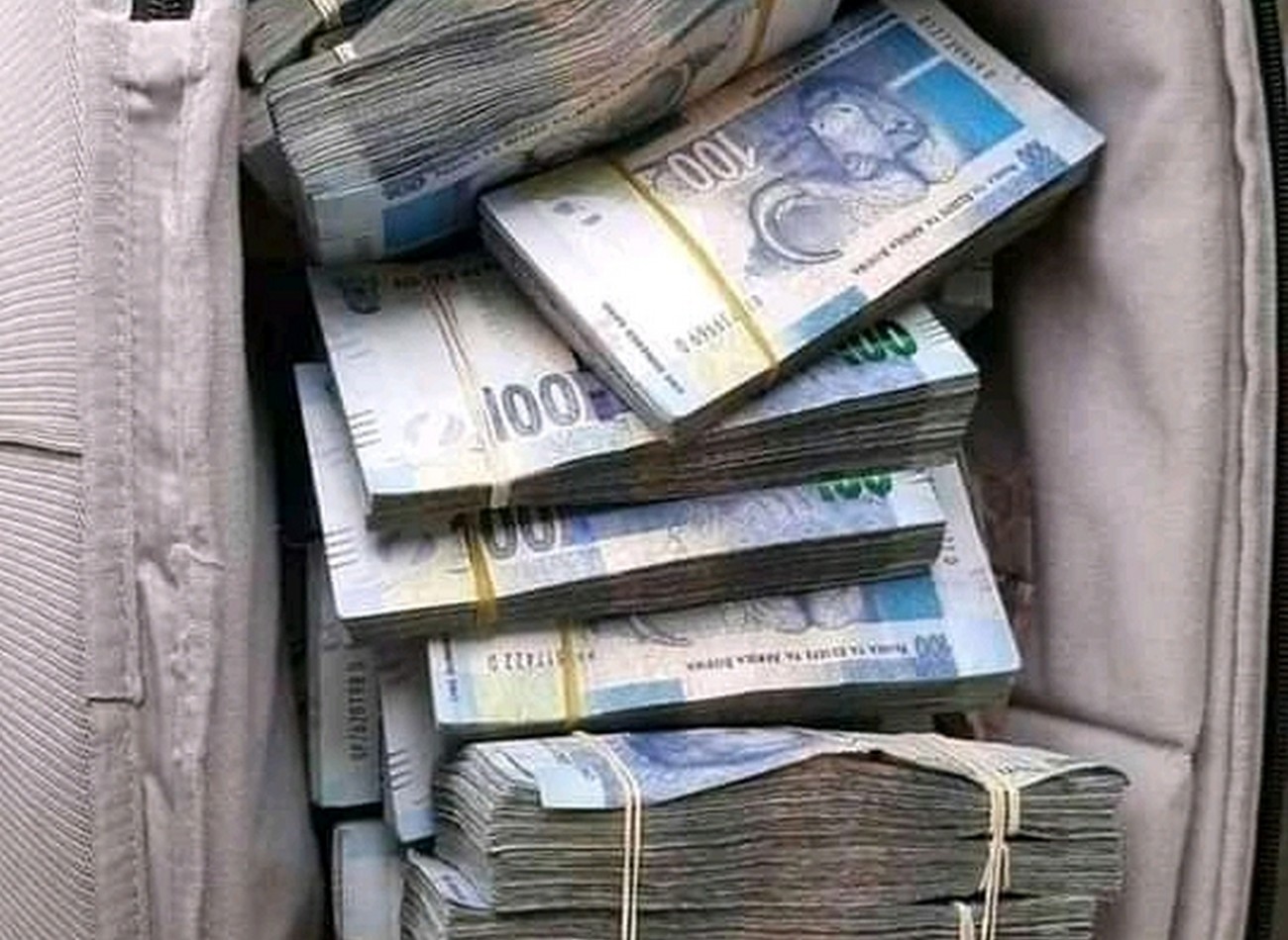 +27833928661 We sell Undetectable Grade AAA Dollars Passes in ATM %100 .Contact me On +27833928661 For Sale In UK,USA,UAE,Kenya,Kuwait,Oman,Dubai,Mozambique,Belize.